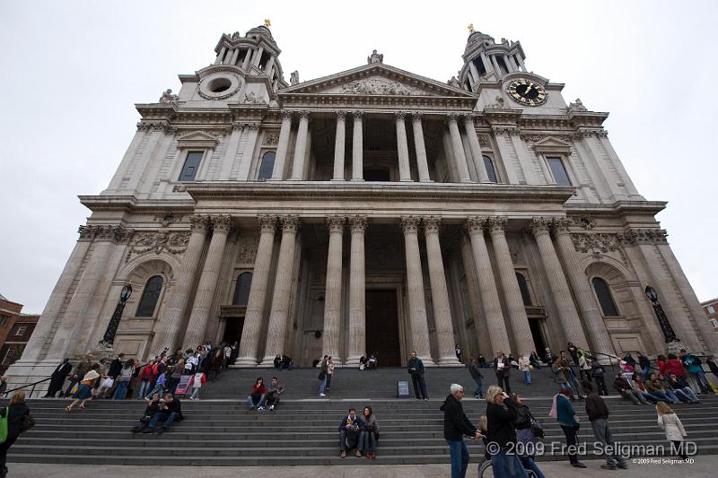 20090410_130617_D3 P1.jpg - St Paul's Cathedral built by Christopher Wren